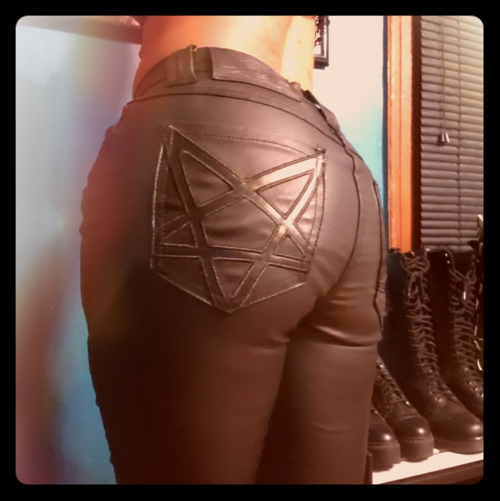 LEATHER PANTS